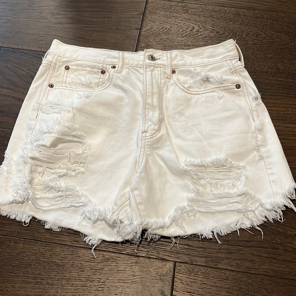 American Eagle 90’s Boyfriend shorts